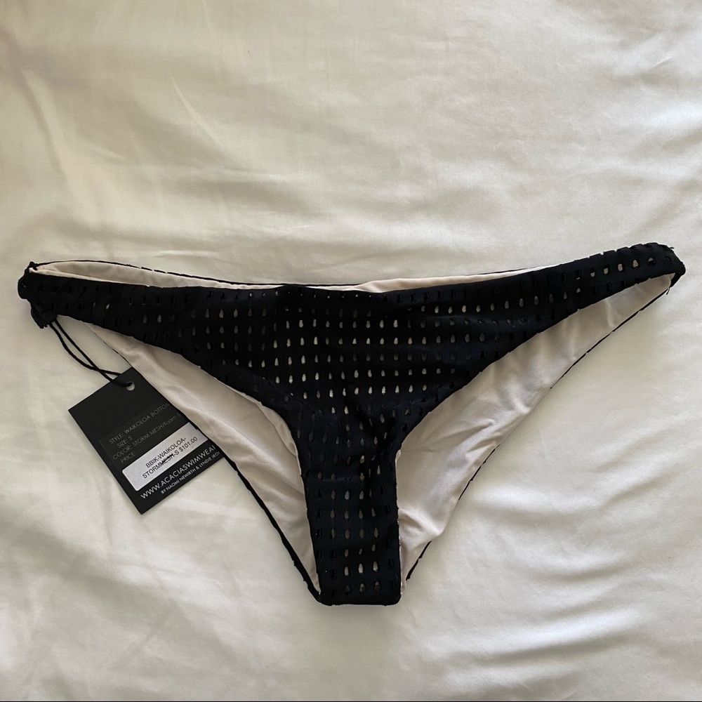 New with tag acacia waikaloa swim bottom in storm mesh/foam lining